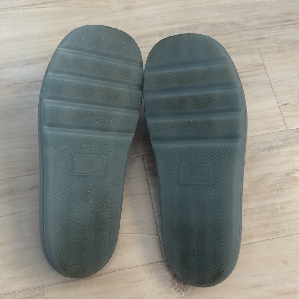 Tory Burch Bubble Jelly Sandals - Picture 9 of 11